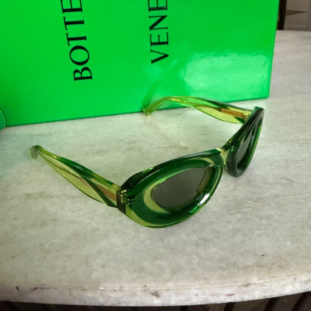 BOTTEGA VENETA Women's Green Cat Eye Sunglasses 703244 - Picture 13 of 16